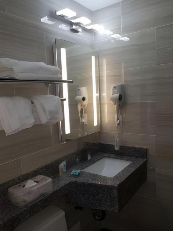 LeTap Hotel near AirTrain JFK Airport image 2